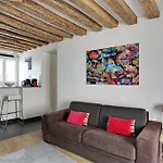 Apartment In Central Marais