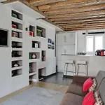 Apartment In Central Marais