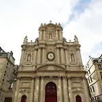 Apartment In Central Marais