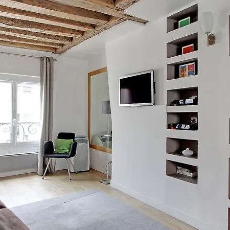 Apartment In Central Marais *