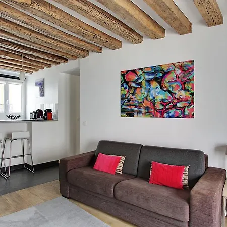 In Central Marais Apartment *